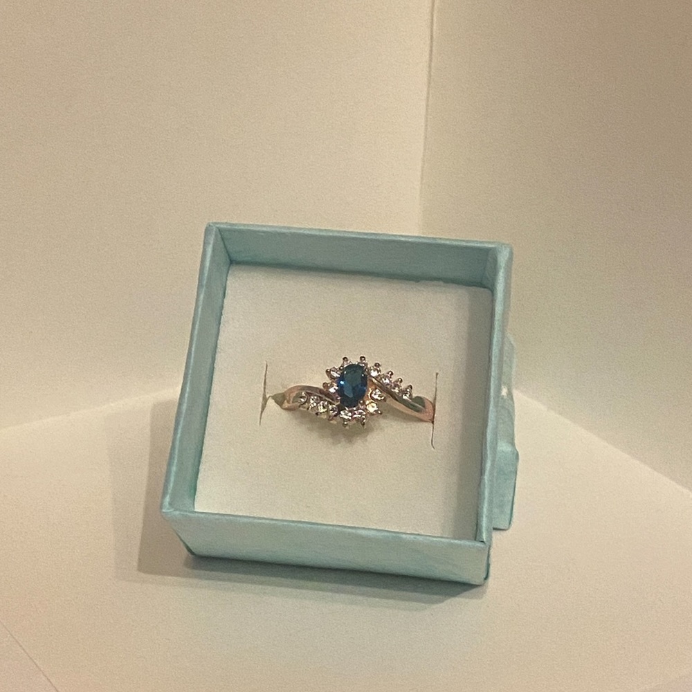 2 toned, blue gem ring